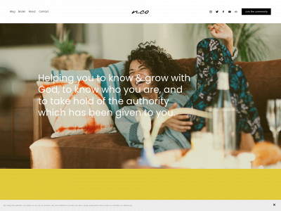 nicolecodom.com snapshot